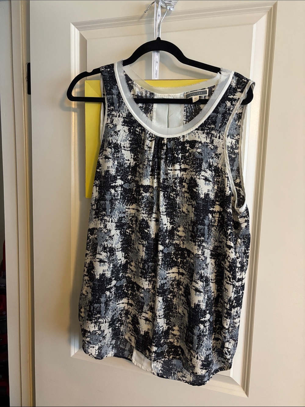 Pleione Black & White Abstract Print Tank with Scoop Neck